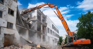 Промышленный демонтаж зданий Старая Русса, цена от 2944 руб.