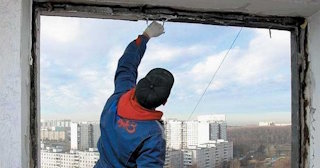 Демонтаж остекления балкона в Старой Руссе - цена от 569 руб. - Сварной-Срс